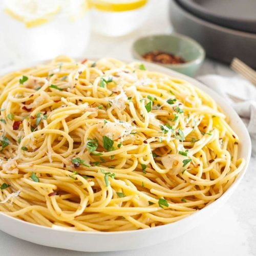 Simply-Recipes-Spaghetti-Aglio-e-Olio-LEAD-2-c8e7e8c6edb04a8691463c6ea8cd4ba1